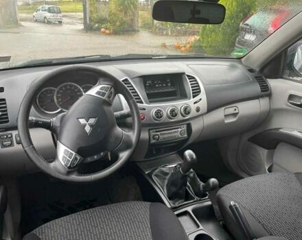 Серый Мицубиси Л 200, объемом двигателя 2.5 л и пробегом 230 тыс. км за 5000 $, фото 13 на Automoto.ua