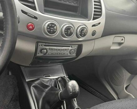 Серый Мицубиси Л 200, объемом двигателя 2.5 л и пробегом 230 тыс. км за 5000 $, фото 14 на Automoto.ua