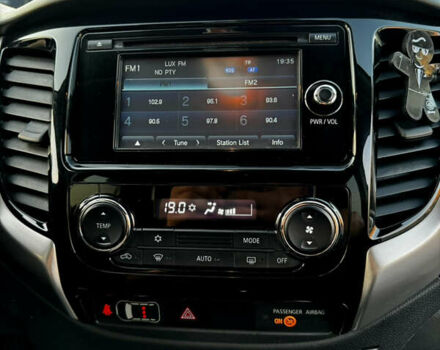 Серый Мицубиси Л 200, объемом двигателя 2.44 л и пробегом 160 тыс. км за 26000 $, фото 7 на Automoto.ua