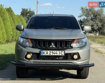 Серый Мицубиси Л 200, объемом двигателя 2.44 л и пробегом 160 тыс. км за 19999 $, фото 2 на Automoto.ua