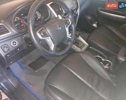 Серый Мицубиси Л 200, объемом двигателя 2.44 л и пробегом 57 тыс. км за 34500 $, фото 5 на Automoto.ua