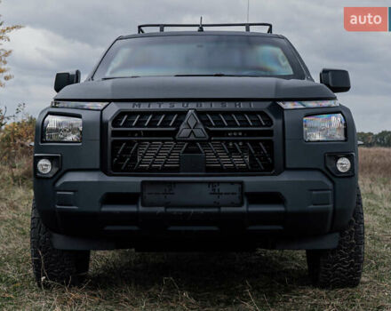 Серый Мицубиси Л 200, объемом двигателя 2.44 л и пробегом 1 тыс. км за 110500 $, фото 1 на Automoto.ua