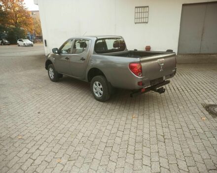 Серый Мицубиси Л 200, объемом двигателя 0 л и пробегом 200 тыс. км за 3200 $, фото 1 на Automoto.ua