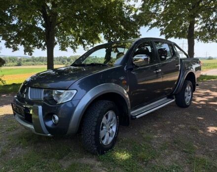 Серый Мицубиси Л 200, объемом двигателя 2.5 л и пробегом 210 тыс. км за 2950 $, фото 2 на Automoto.ua