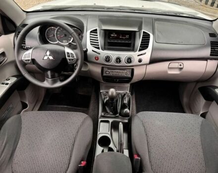Серый Мицубиси Л 200, объемом двигателя 2.5 л и пробегом 210 тыс. км за 2950 $, фото 9 на Automoto.ua