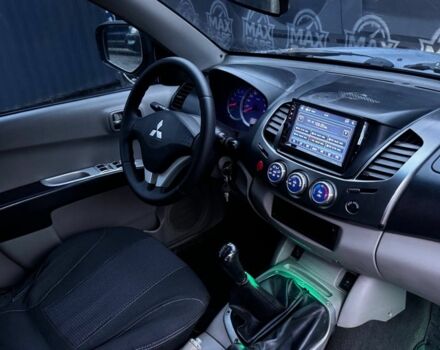 Серый Мицубиси Л 200, объемом двигателя 2.5 л и пробегом 260 тыс. км за 9900 $, фото 11 на Automoto.ua