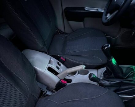 Серый Мицубиси Л 200, объемом двигателя 2.5 л и пробегом 260 тыс. км за 9900 $, фото 10 на Automoto.ua