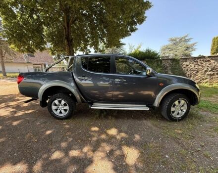 Серый Мицубиси Л 200, объемом двигателя 2.5 л и пробегом 210 тыс. км за 2950 $, фото 3 на Automoto.ua