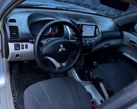 Серый Мицубиси Л 200, объемом двигателя 2.5 л и пробегом 260 тыс. км за 9900 $, фото 8 на Automoto.ua