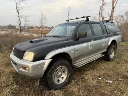 Серый Мицубиси Л 200, объемом двигателя 2.5 л и пробегом 258 тыс. км за 4500 $, фото 1 на Automoto.ua