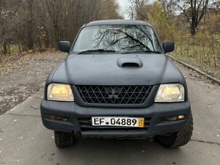 Серый Мицубиси Л 200, объемом двигателя 2.5 л и пробегом 200 тыс. км за 3650 $, фото 1 на Automoto.ua