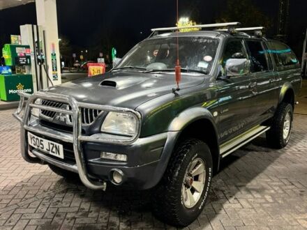 Серый Мицубиси Л 200, объемом двигателя 2.5 л и пробегом 100 тыс. км за 6185 $, фото 1 на Automoto.ua