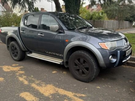 Серый Мицубиси Л 200, объемом двигателя 2.5 л и пробегом 160 тыс. км за 6376 $, фото 1 на Automoto.ua