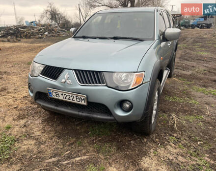 Серый Мицубиси Л 200, объемом двигателя 2.5 л и пробегом 292 тыс. км за 9500 $, фото 1 на Automoto.ua