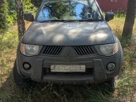 Серый Мицубиси Л 200, объемом двигателя 2.5 л и пробегом 320 тыс. км за 3500 $, фото 1 на Automoto.ua