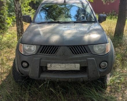 Серый Мицубиси Л 200, объемом двигателя 2.5 л и пробегом 320 тыс. км за 3500 $, фото 1 на Automoto.ua