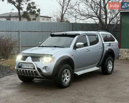 Серый Мицубиси Л 200, объемом двигателя 2.5 л и пробегом 200 тыс. км за 11800 $, фото 1 на Automoto.ua