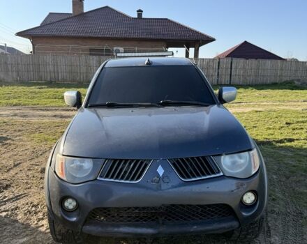 Серый Мицубиси Л 200, объемом двигателя 2.5 л и пробегом 206 тыс. км за 8000 $, фото 1 на Automoto.ua