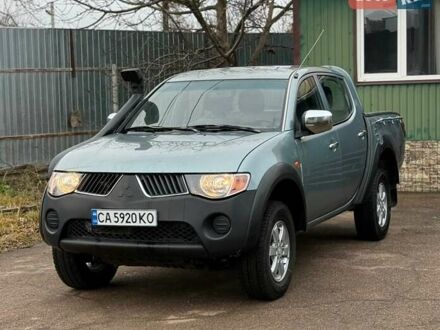 Серый Мицубиси Л 200, объемом двигателя 2.5 л и пробегом 235 тыс. км за 10700 $, фото 1 на Automoto.ua