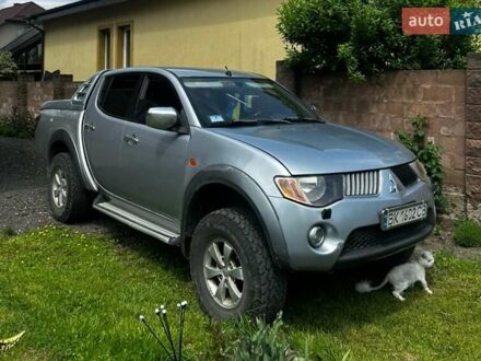 Мицубиси Л 200 2008 в Ровно на Automoto.ua Серый Мицубиси Л 200, объемом двигателя 2.48 л и пробегом 400 тыс. км за 11250 $, фото 1 на Automoto.ua