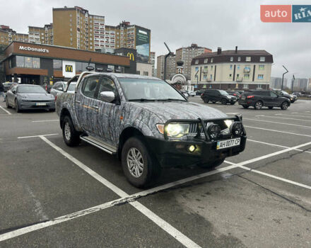 Серый Мицубиси Л 200, объемом двигателя 0 л и пробегом 250 тыс. км за 14999 $, фото 1 на Automoto.ua