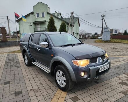 Серый Мицубиси Л 200, объемом двигателя 2.5 л и пробегом 141 тыс. км за 8153 $, фото 1 на Automoto.ua