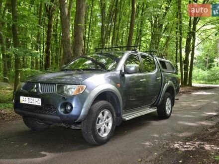 Мицубиси Л 200 2008 в Киеве на Automoto.ua Серый Мицубиси Л 200, объемом двигателя 2.5 л и пробегом 300 тыс. км за 12990 $, фото 1 на Automoto.ua