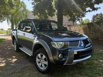 Серый Мицубиси Л 200, объемом двигателя 2.5 л и пробегом 210 тыс. км за 2950 $, фото 1 на Automoto.ua