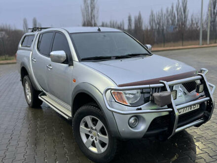 Серый Мицубиси Л 200, объемом двигателя 2.48 л и пробегом 236 тыс. км за 15400 $, фото 1 на Automoto.ua