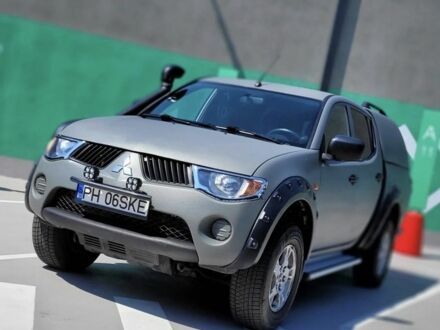 Серый Мицубиси Л 200, объемом двигателя 2 л и пробегом 244 тыс. км за 3600 $, фото 1 на Automoto.ua