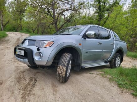 Сірий Міцубісі Л 200, об'ємом двигуна 2.5 л та пробігом 206 тис. км за 18500 $, фото 1 на Automoto.ua