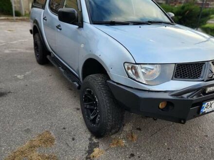 Сірий Міцубісі Л 200, об'ємом двигуна 2.48 л та пробігом 260 тис. км за 13000 $, фото 1 на Automoto.ua