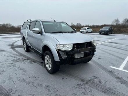 Серый Мицубиси Л 200, объемом двигателя 2.5 л и пробегом 155 тыс. км за 7888 $, фото 1 на Automoto.ua