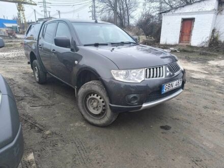Сірий Міцубісі Л 200, об'ємом двигуна 2.5 л та пробігом 250 тис. км за 9209 $, фото 1 на Automoto.ua
