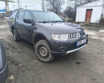 Серый Мицубиси Л 200, объемом двигателя 2.5 л и пробегом 250 тыс. км за 9209 $, фото 1 на Automoto.ua