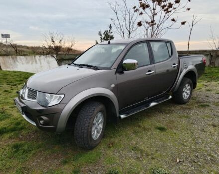 Сірий Міцубісі Л 200, об'ємом двигуна 2.5 л та пробігом 251 тис. км за 15500 $, фото 1 на Automoto.ua