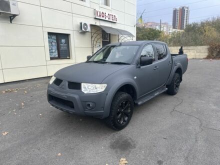 Серый Мицубиси Л 200, объемом двигателя 2.5 л и пробегом 125 тыс. км за 7599 $, фото 1 на Automoto.ua