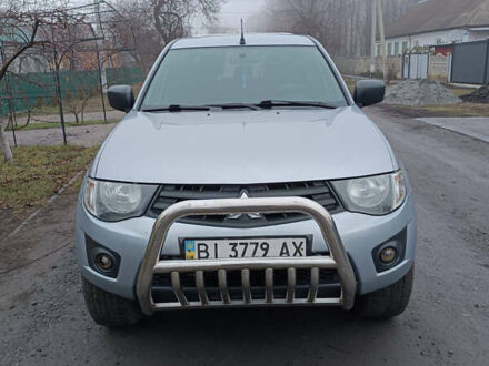 Мицубиси Л 200 2013 в Карловке на Automoto.ua Серый Мицубиси Л 200, объемом двигателя 2.48 л и пробегом 101 тыс. км за 14700 $, фото 1 на Automoto.ua