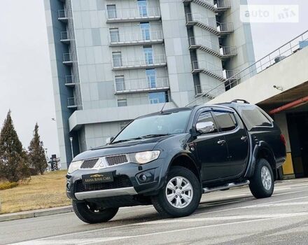 Серый Мицубиси Л 200, объемом двигателя 2.5 л и пробегом 110 тыс. км за 17500 $, фото 1 на Automoto.ua