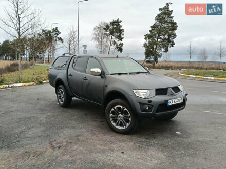 Серый Мицубиси Л 200, объемом двигателя 2.48 л и пробегом 330 тыс. км за 14700 $, фото 1 на Automoto.ua