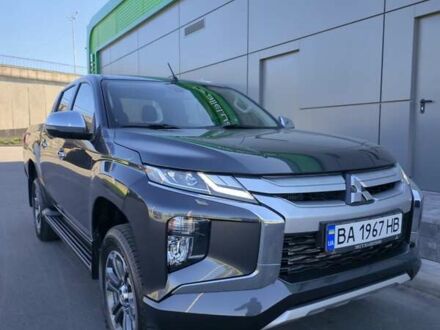 Серый Мицубиси Л 200, объемом двигателя 2.44 л и пробегом 4 тыс. км за 44400 $, фото 1 на Automoto.ua