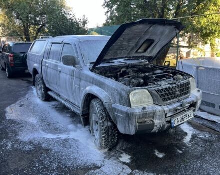 Синій Міцубісі Л 200, об'ємом двигуна 2.5 л та пробігом 347 тис. км за 10213 $, фото 6 на Automoto.ua