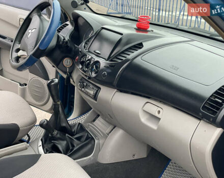 Синій Міцубісі Л 200, об'ємом двигуна 2.48 л та пробігом 469 тис. км за 10300 $, фото 10 на Automoto.ua