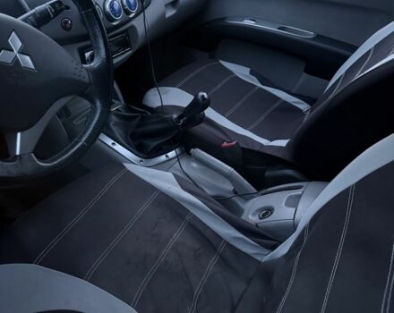 Синій Міцубісі Л 200, об'ємом двигуна 2.4 л та пробігом 110 тис. км за 5500 $, фото 4 на Automoto.ua