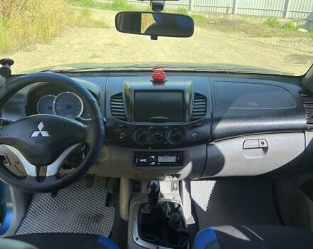 Синій Міцубісі Л 200, об'ємом двигуна 2.48 л та пробігом 466 тис. км за 8900 $, фото 3 на Automoto.ua
