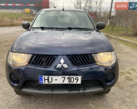 Синий Мицубиси Л 200, объемом двигателя 2.5 л и пробегом 291 тыс. км за 8200 $, фото 4 на Automoto.ua