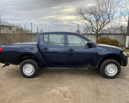 Синий Мицубиси Л 200, объемом двигателя 2.5 л и пробегом 291 тыс. км за 8200 $, фото 5 на Automoto.ua