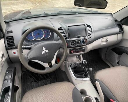 Синий Мицубиси Л 200, объемом двигателя 2.5 л и пробегом 291 тыс. км за 8200 $, фото 10 на Automoto.ua