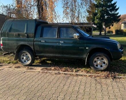 Зеленый Мицубиси Л 200, объемом двигателя 2.5 л и пробегом 380 тыс. км за 4875 $, фото 1 на Automoto.ua