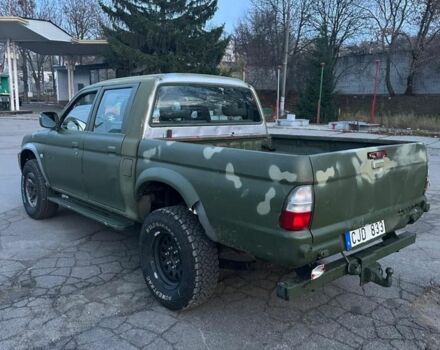 Зеленый Мицубиси Л 200, объемом двигателя 2.5 л и пробегом 380 тыс. км за 4400 $, фото 1 на Automoto.ua